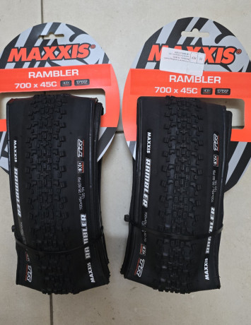 mountain-bike-tires-700-x-45c-pair-big-0