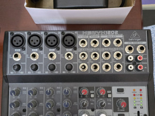 Behringer Xenyx 1202 12-channel Streaming Mixer